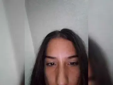 Dannali22  live sex cam