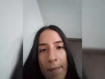 Dannali22  live sex cam