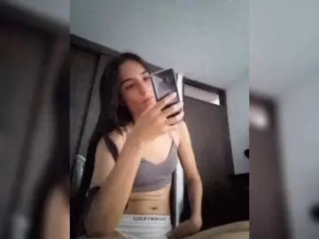 Dannali22  live sex cam