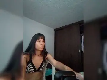 Dannali22  live sex cam