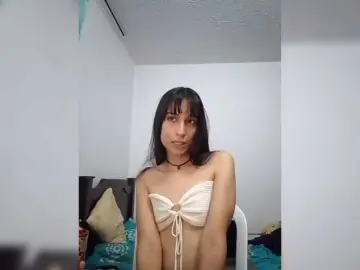Dannali22  live sex cam