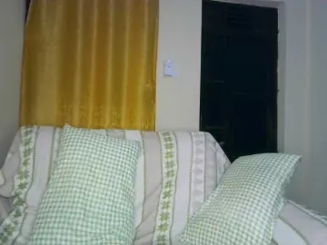 Nefertariraine  live sex cam
