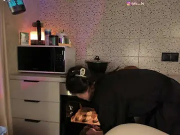 Lulumedvedeva  live sex cam