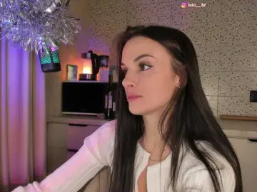 Lulumedvedeva  live sex cam