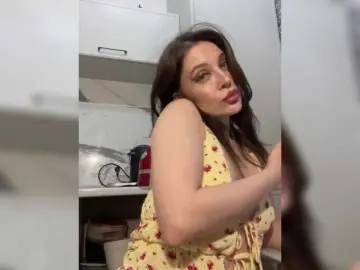 Azilanomi  live sex cam