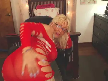 SASSYTHANG4U  live sex cam