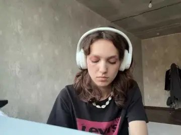 SunniCunningan  live sex cam