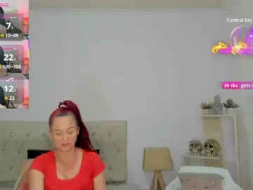 Lucy-hott  live sex cam