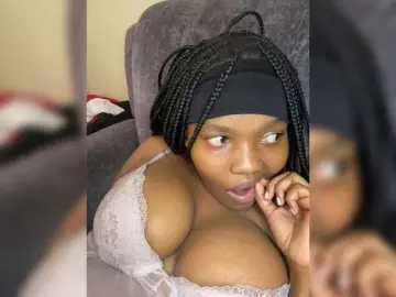 Curvy-maxy9  live sex cam