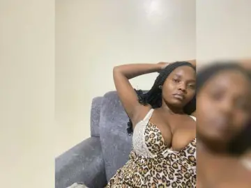 Curvy-maxy9  live sex cam