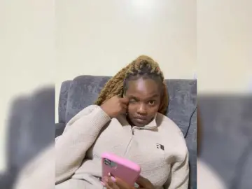 Curvy-maxy9  live sex cam