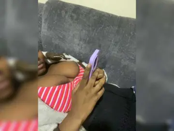 Curvy-maxy9  live sex cam