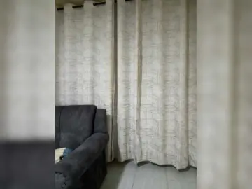 Curvy-maxy9  live sex cam