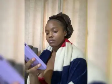 Curvy-maxy9  live sex cam