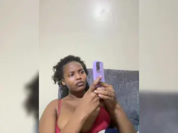 Curvy-maxy9  live sex cam