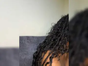 Curvy-maxy9  live sex cam