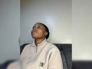 Curvy-maxy9  live sex cam