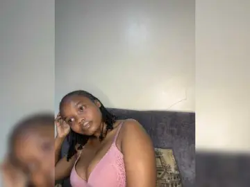 Curvy-maxy9  live sex cam