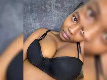 Curvy-maxy9  live sex cam