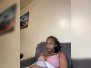 Curvy-maxy9  live sex cam