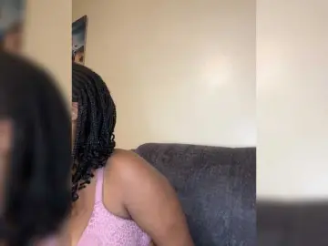 Curvy-maxy9  live sex cam