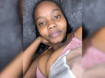 Curvy-maxy9  live sex cam