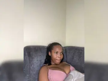 Curvy-maxy9  live sex cam