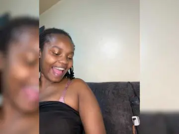 Curvy-maxy9  live sex cam