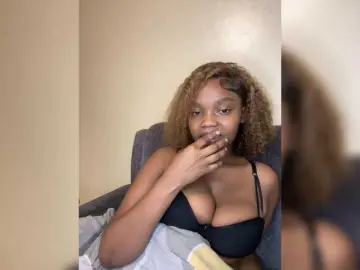 Curvy-maxy9  live sex cam