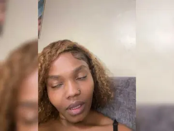 Curvy-maxy9  live sex cam