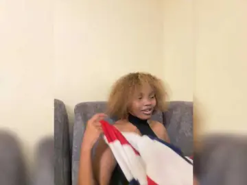 Curvy-maxy9  live sex cam