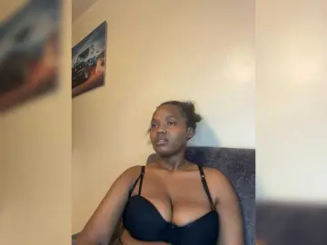 Curvy-maxy9  live sex cam