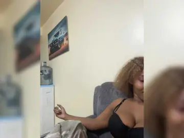 Curvy-maxy9  live sex cam