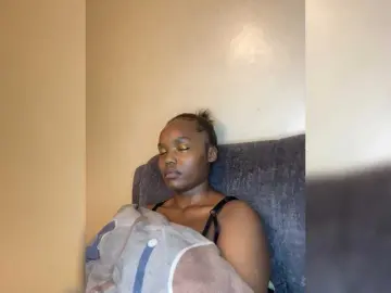 Curvy-maxy9  live sex cam