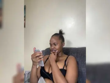Curvy-maxy9  live sex cam
