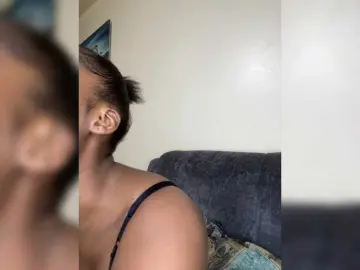 Curvy-maxy9  live sex cam