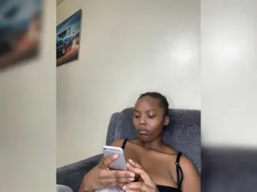 Curvy-maxy9  live sex cam
