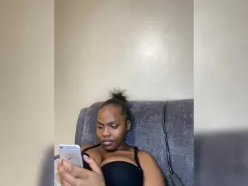 Curvy-maxy9  live sex cam