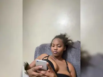 Curvy-maxy9  live sex cam