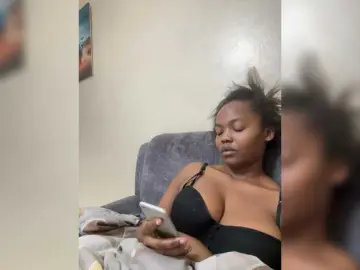 Curvy-maxy9  live sex cam