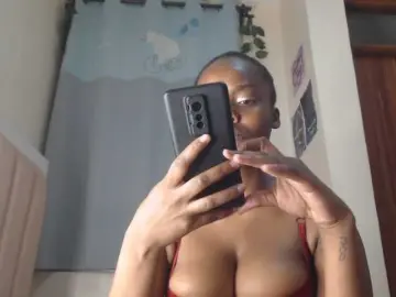 Curvy-maxy9  live sex cam