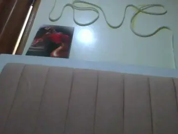 Curvy-maxy9  live sex cam
