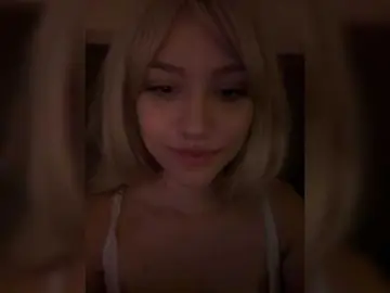 Suenya  live sex cam