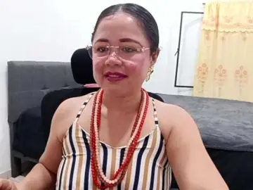 Yessmellie  live sex cam