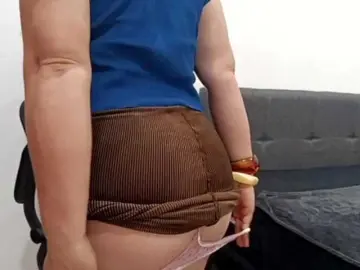 Yessmellie  live sex cam