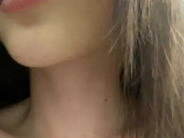 Uyennhi99  live sex cam