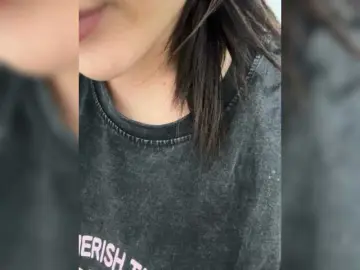 Uyennhi99  live sex cam