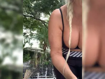 Adrianna_fox  live sex cam