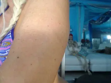 Adrianna_fox  live sex cam
