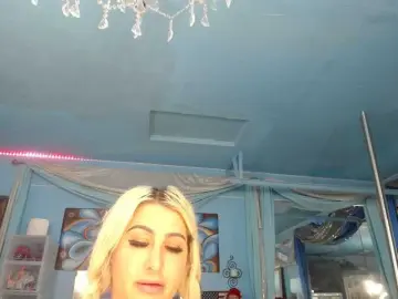Adrianna_fox  live sex cam